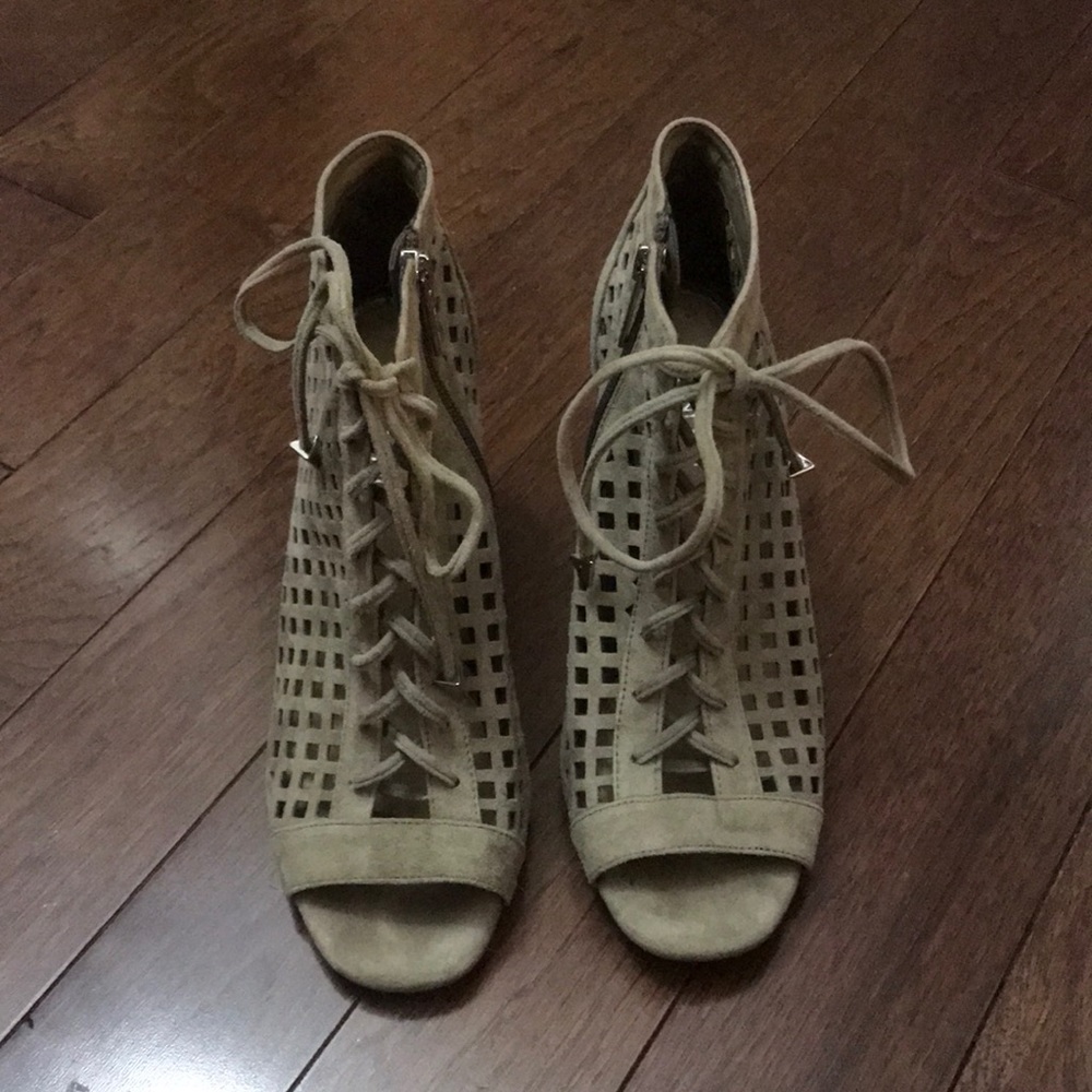 Gianni Bini caged block heel